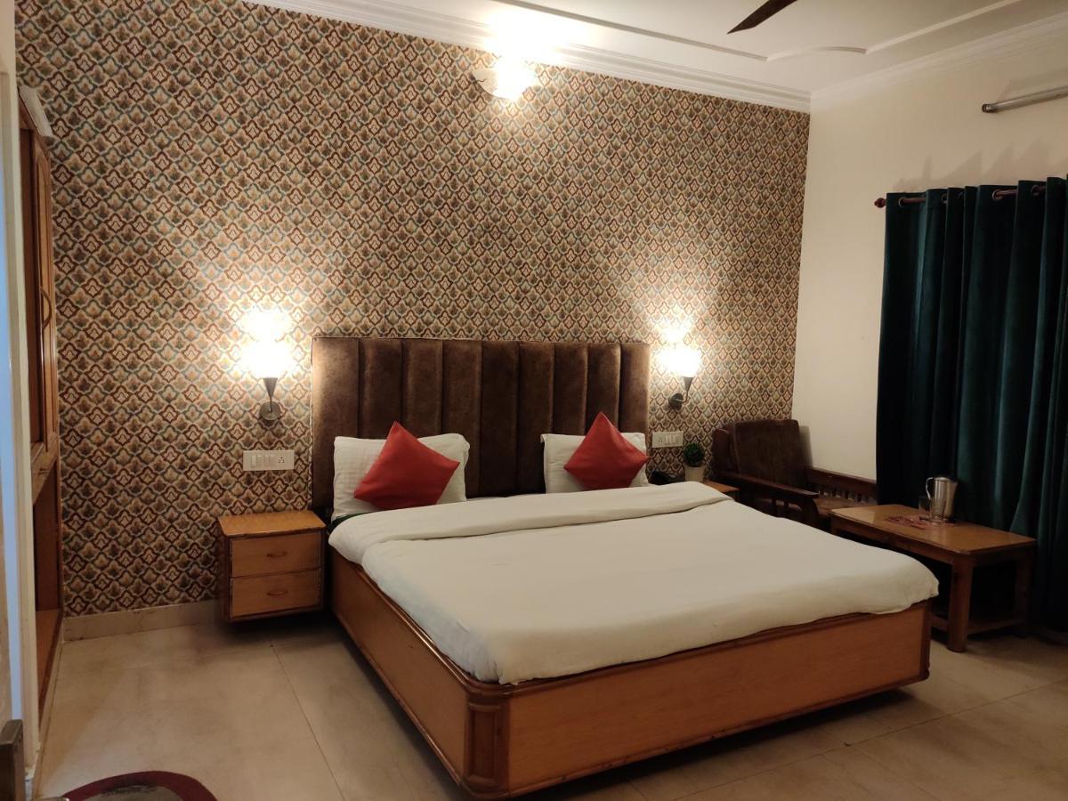 Hotel Royal Chamba  Extérieur photo