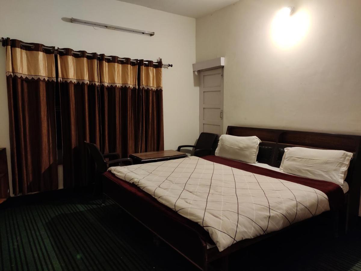 Hotel Royal Chamba  Extérieur photo